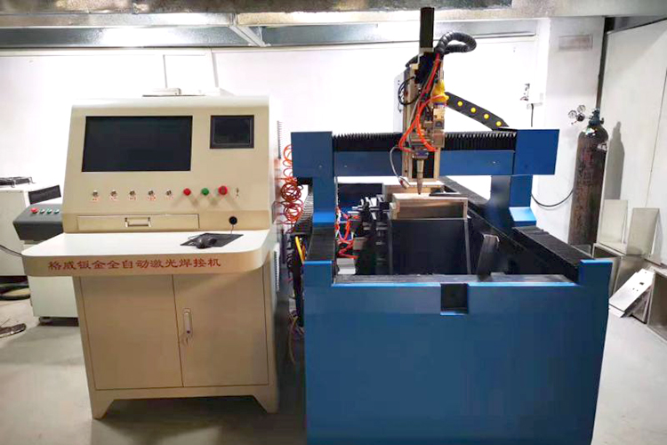 激光焊接鋁箱專(zhuān)用機(jī)1